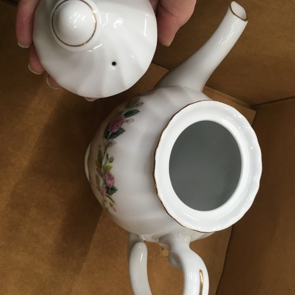 Creative Brand 8 1/2" "Regency Rose" Coffee Pot / Tea Pot - Picture 12 of 12